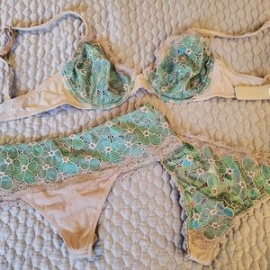 La Perla taupe and green lace bra (34C) and underwear set